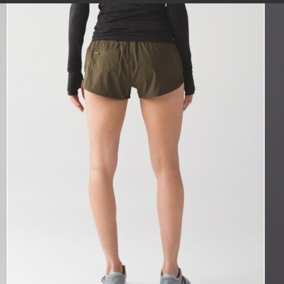 Lululemon Hotty Hot Short - Picture 1 of 4